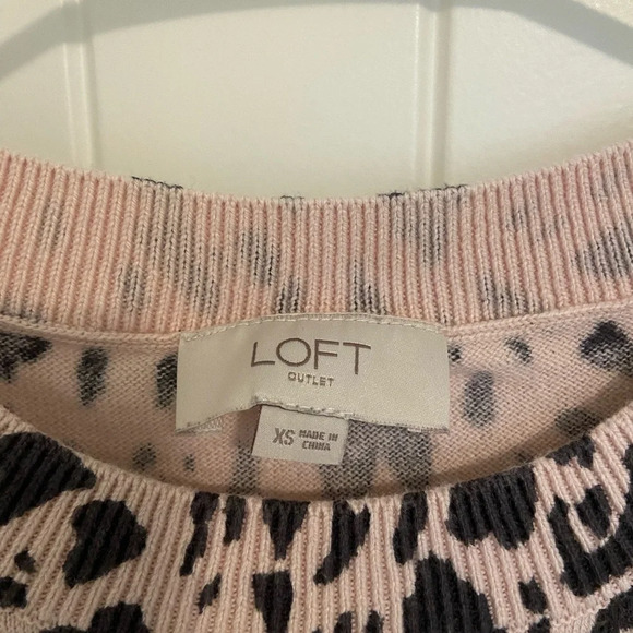 EUC | LOFT women’s leopard heart print soft scoop neck sweater — XS - Picture 2 of 7